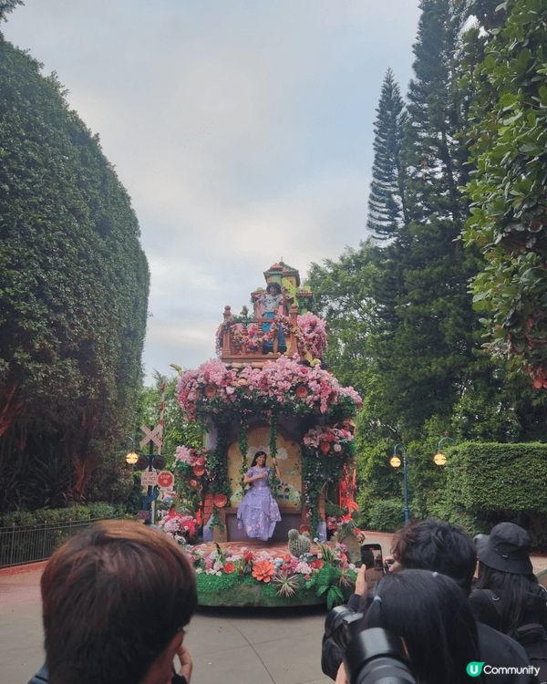 迪士尼的花車巡遊及新的魔雪奇幻之旅真的一定要打卡