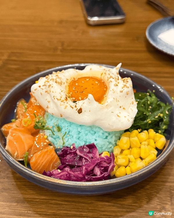 銅鑼灣樓上日式Cafe，裝修日系清雅，內裏有吧枱及榻榻米座位...