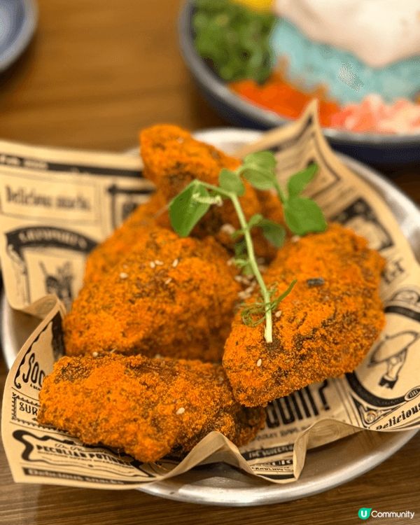 銅鑼灣樓上日式Cafe，裝修日系清雅，內裏有吧枱及榻榻米座位...
