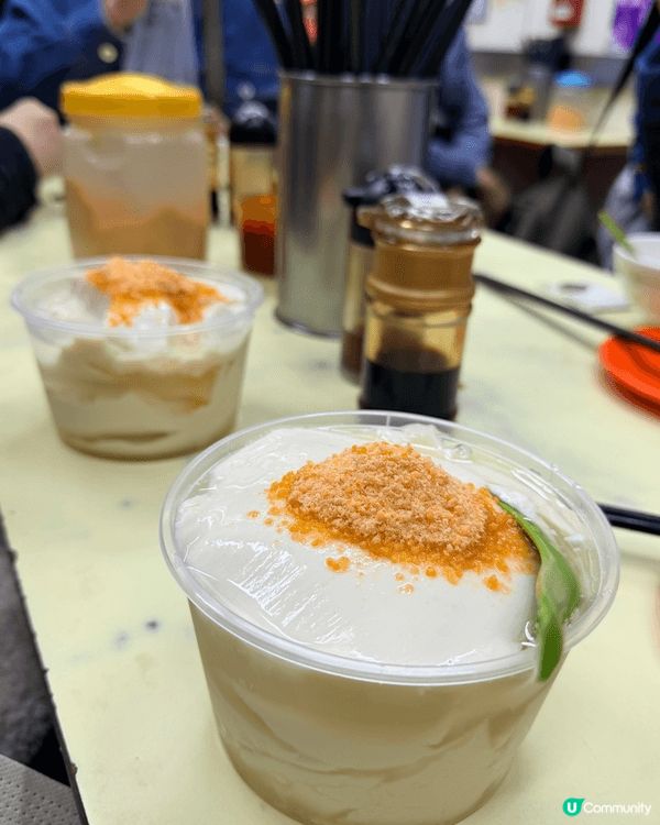 傳統豆腐店內的豆腐花，是小時候外婆經常帶我去的店鋪。非常懷念...