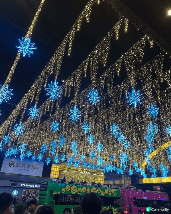 尖沙咀東麼地道帝國中心附近，聖誕期間燈飾值得打卡！👍🏻👍🏻...