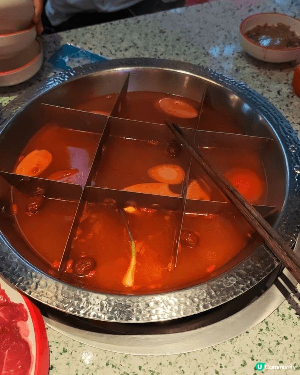 聖誕節去咗重慶試九宮格火鍋，辣到非常之夠，成個鍋底非常香。