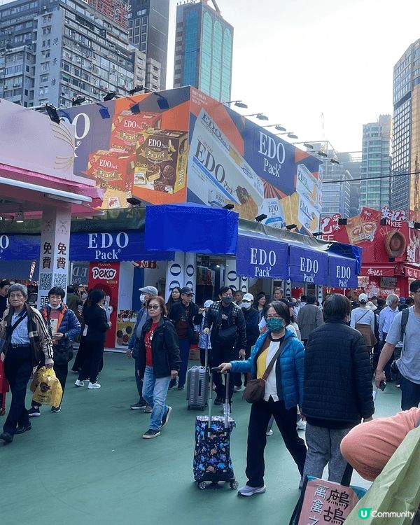 銅鑼灣一年一度工展會，平日進場也非常熱鬧，大量商家減價清貨，...