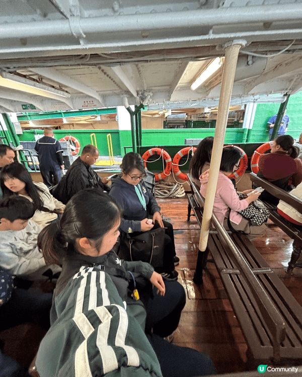 同屋企人一齊由尖沙咀碼頭搭天星小輪去中環碼頭，雖然只係短短幾...