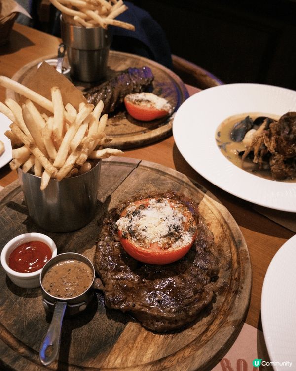 位於中上環既Bouchon Bistro，環境靚食物質素都唔...