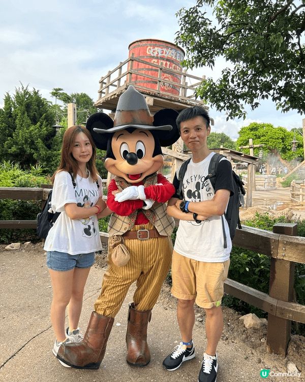 這是香港迪士尼樂園拍攝到的相片，樂園絕對是一家大小扶老攜幼打...