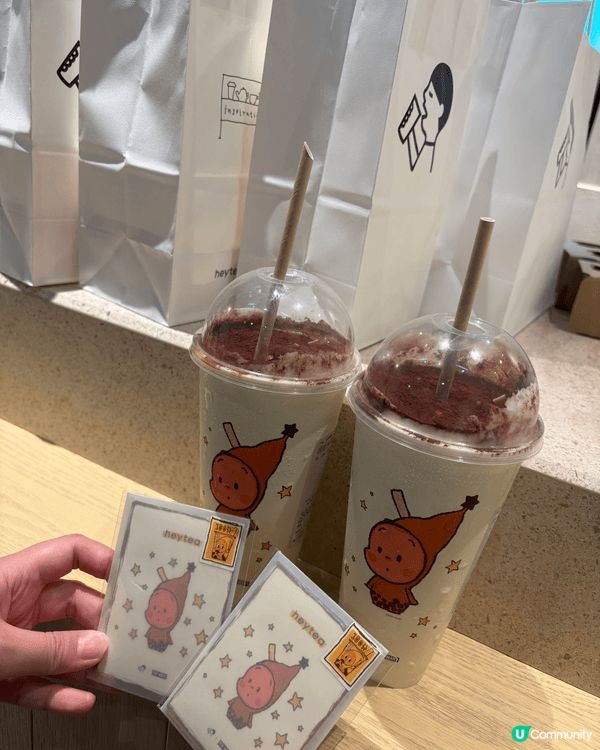 $90/兩大杯喜茶tiramisu連貼紙😍，仲唔快啲約埋親朋...
