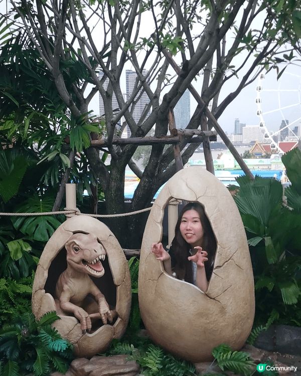 沉浸式體驗： 樂園內充滿了各種大小、會動會叫的逼真恐龍模型，...