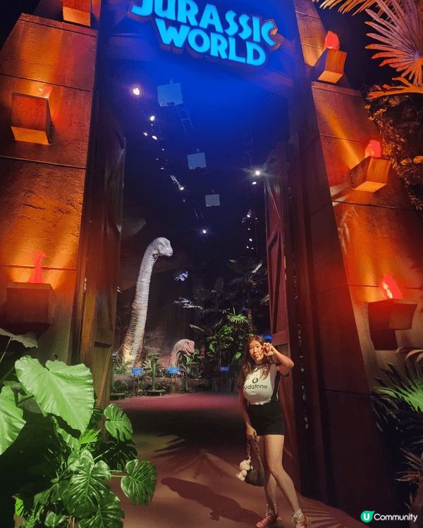 沉浸式體驗： 樂園內充滿了各種大小、會動會叫的逼真恐龍模型，...