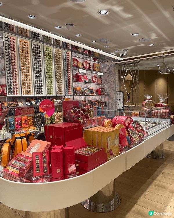 一向都好喜歡食Venchi意大利雪糕。今次試黑芝麻味同埋紅烏...