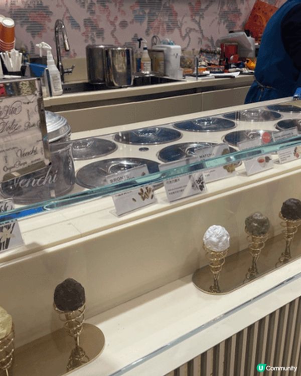 一向都好喜歡食Venchi意大利雪糕。今次試黑芝麻味同埋紅烏...