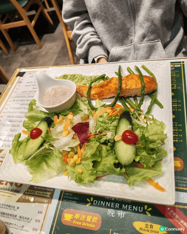 荃灣 Eat More，聖誕節晚去食，味道可以，印度牛腩份量...