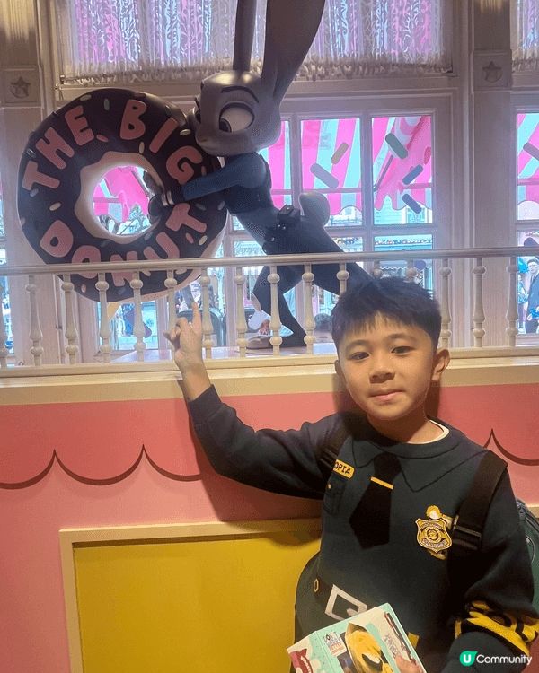 位於香港迪士尼樂園優秀市嘅冬甩Pop up shop！真係好...