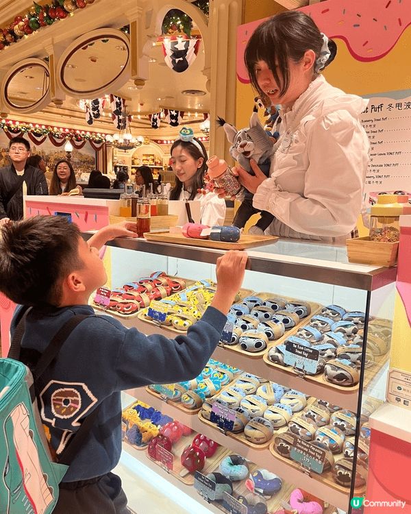 位於香港迪士尼樂園優秀市嘅冬甩Pop up shop！真係好...