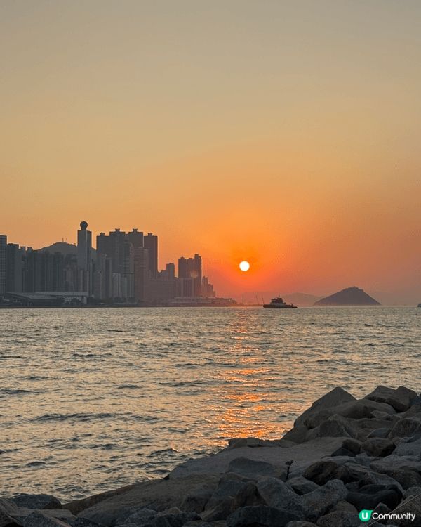 西九藝術公園坐落於香港西九文化區核心地帶，毗鄰維多利亞港，是...