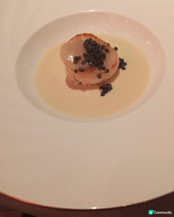 在最top的酒店享用的頭盆是魚子醬配帶子,頭盆的天花板,美味...