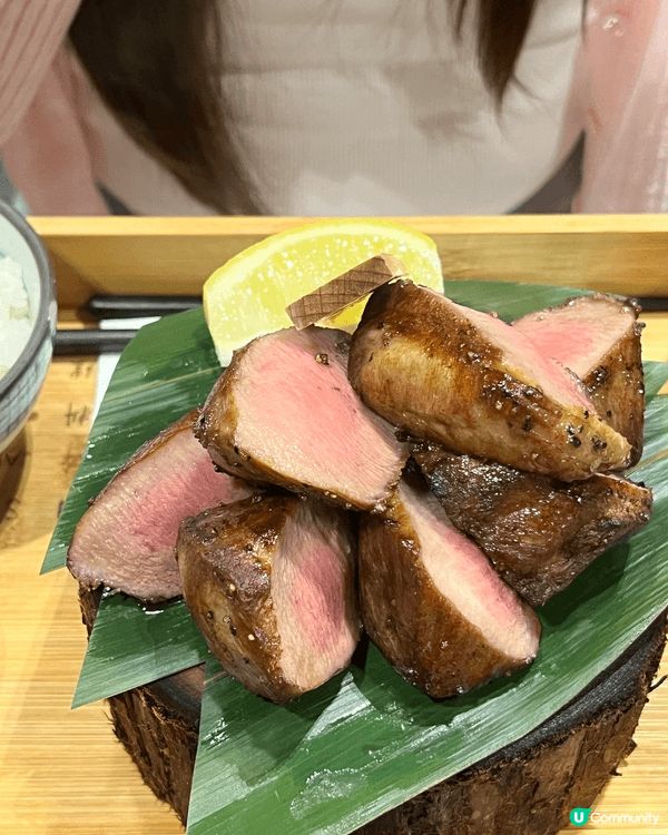 超好吃又超多汁的秋嵐日本料理牛舌！單純用鹽、胡椒加一點檸檬汁...