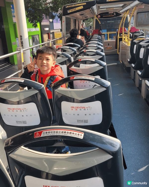 去尖沙咀睇燈飾，仲去埋坐HK1，再去埋參觀九巴車廠，咁先夠地...