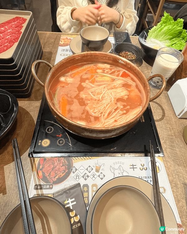 我在牛品吃火鍋，那裏的食物各式各樣，甜品亦很多