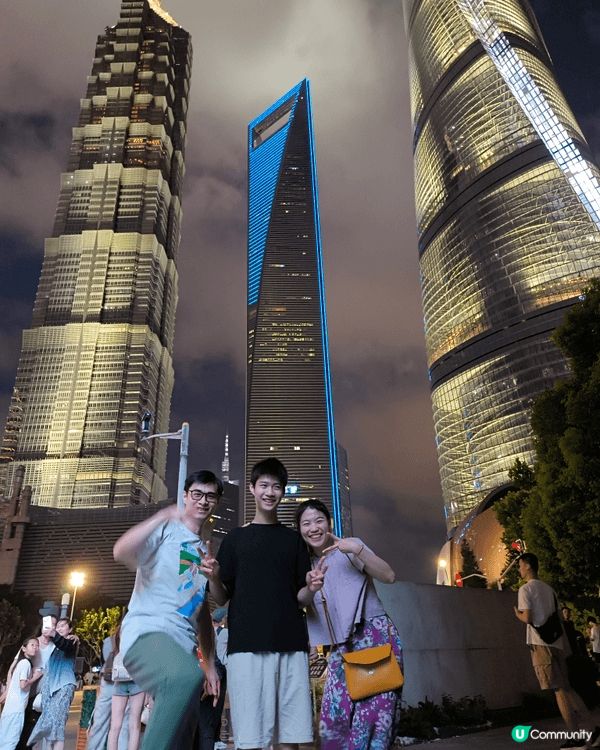 中國深圳，上海，食玩住都十分有趣，性價比高。食物質素接近香港...