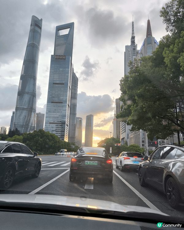 中國深圳，上海，食玩住都十分有趣，性價比高。食物質素接近香港...