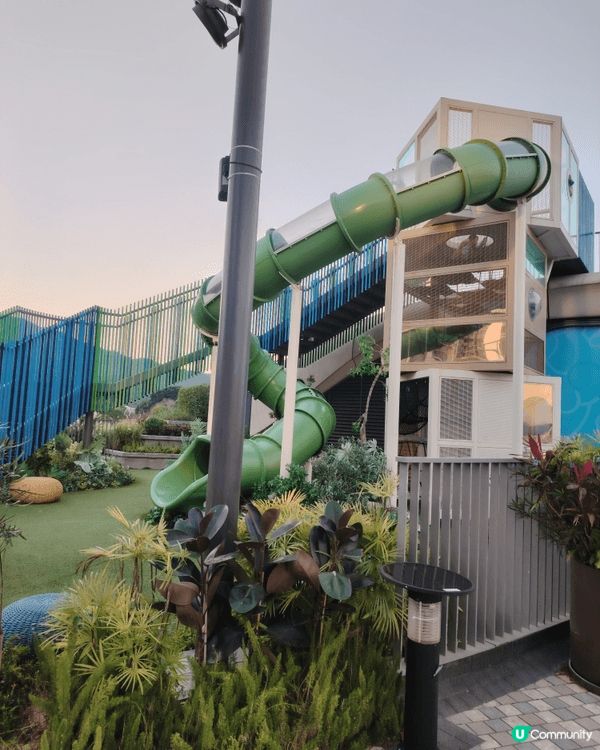 沉日細佬囡囡生日，我就帶埋仔仔同佢地一齊去左西沙go par...