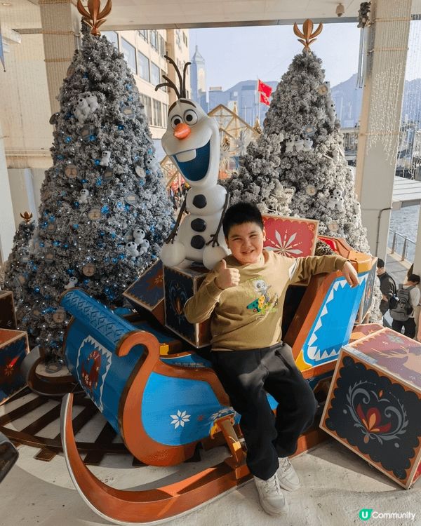 每年都帶仔仔到海港城感受聖誕節日氣氛，今年嘅聖誕佈置一樣咁靚...