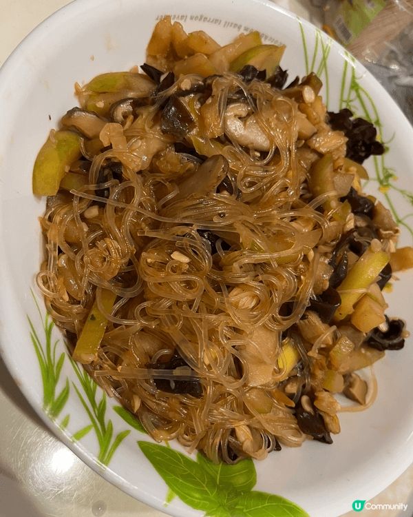 在寒冷的天氣， 一碗熱的蘑菇湯，煎得脆口的魚柳， 節瓜粉絲冬...