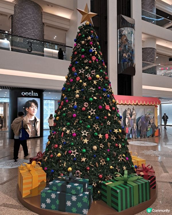 時代廣場除左商場外面有聖誕佈置，商場入中庭都有同主題佈置，好...