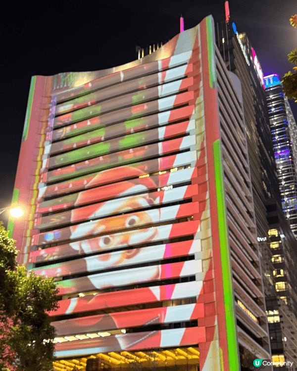 中環遮打花園的燈飾與裝飾，大型聖誕樹、燈光裝置及主題佈置，適...