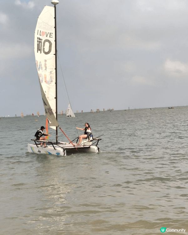 海口。沿海一帶好凍，又大風。天色唔好，真係好掃興