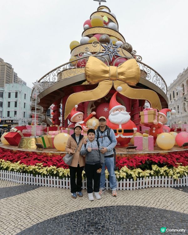 聖誕期間帶仔仔去咗澳門，議事亭前地嘅巨型聖誕樹好有節日氣氛，...