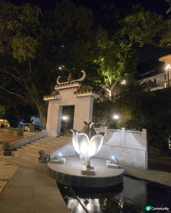 澳門媽閣前地，晚上風景秀麗，比日間多了份寧靜。