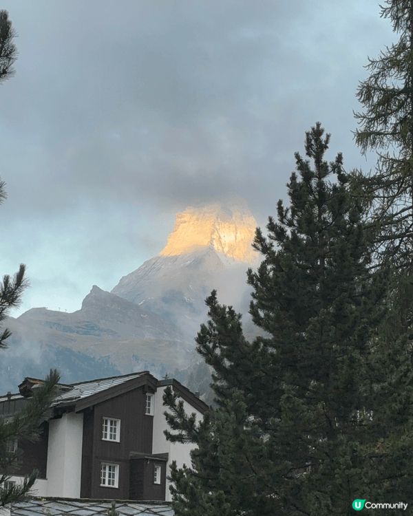 瑞士嘅馬特洪峰，三角朱古力嘅代表，朝早5點起身就為了睇佢日出...