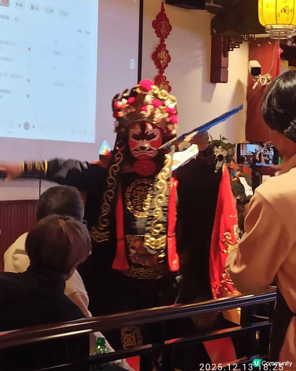 最近去過重慶，重慶九宮格火鍋及四川變面都是很出名，仲有李子霸...