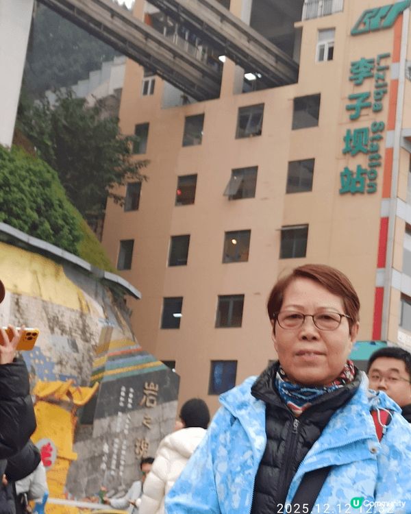 最近去過重慶，重慶九宮格火鍋及四川變面都是很出名，仲有李子霸...