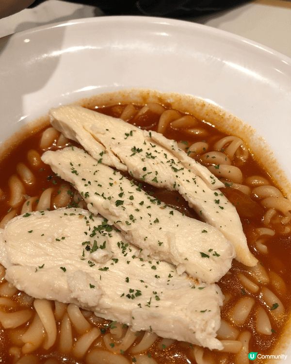 睇完燈飾去到尖東，喺時候食宵夜啦！樂天冰室，老少咸宜，有全日...