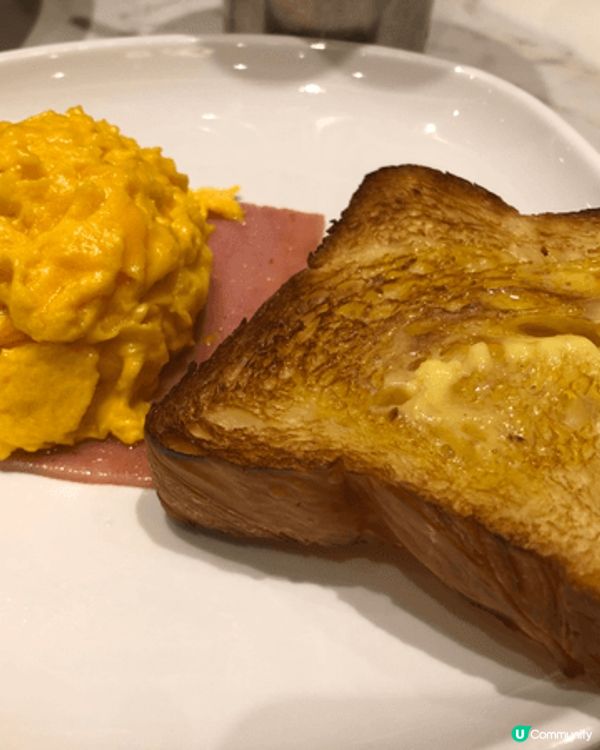 睇完燈飾去到尖東，喺時候食宵夜啦！樂天冰室，老少咸宜，有全日...