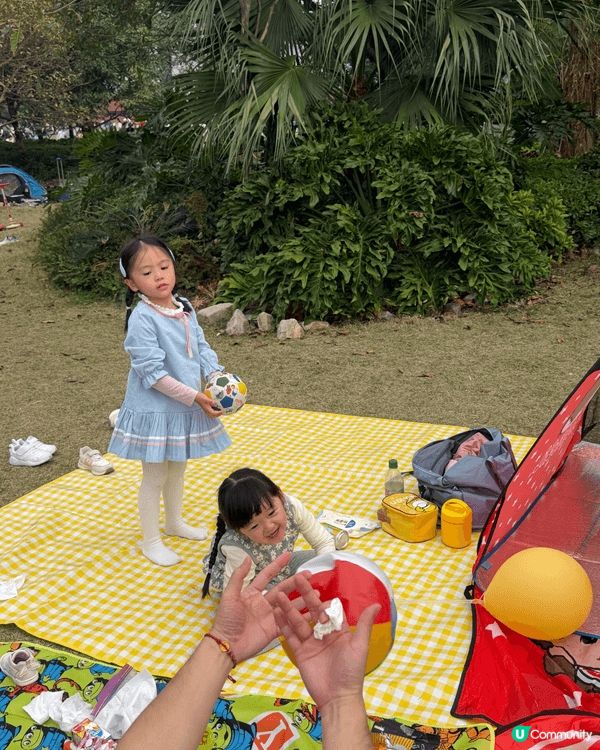 西九文化區係一個野餐既好地方，夜晚都好靚