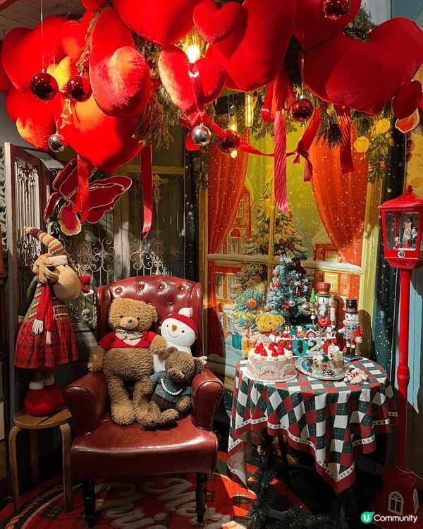 廣州的網紅咖啡店秘密旅行環境十分乾淨整潔，裝飾得很漂亮的聖誕...