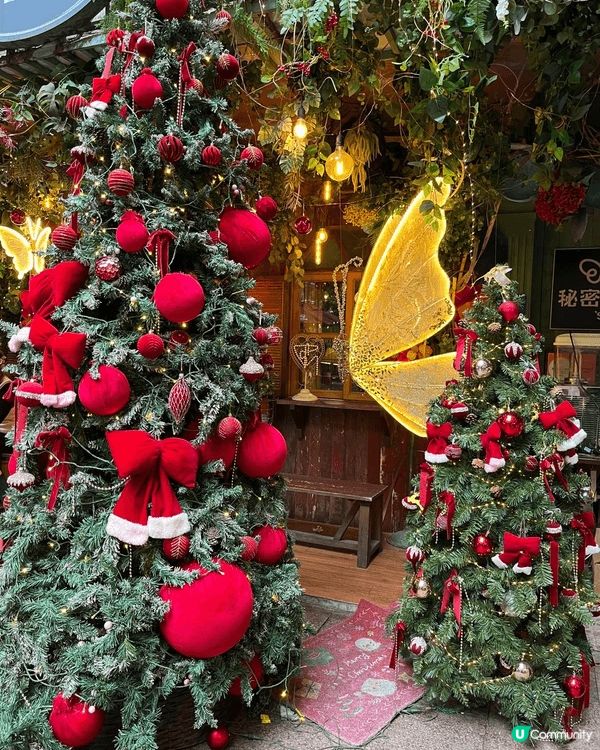 廣州的網紅咖啡店秘密旅行環境十分乾淨整潔，裝飾得很漂亮的聖誕...