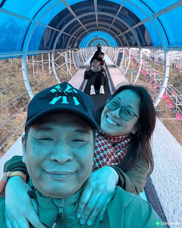 港車馳騁北上，相機隨身記錄沿途盛景。從大灣區的摩登樓宇，到粵...