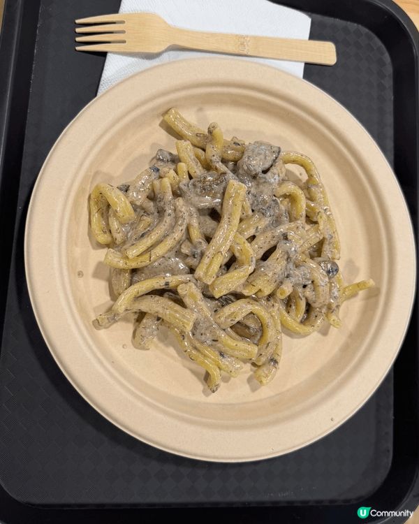 西九龍廣場好多嘢玩 有唔同國家嘅嘢食 又有得夾公仔 同埋搵啲...