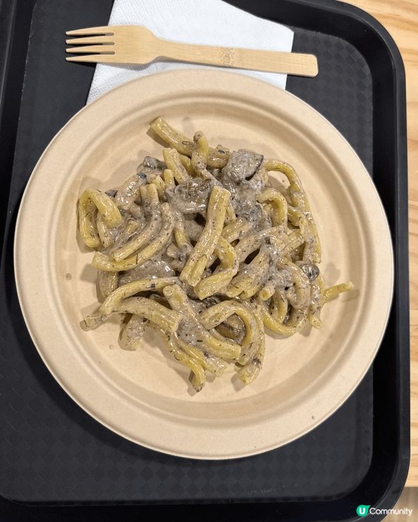 西九龍廣場好多嘢玩 有唔同國家嘅嘢食 又有得夾公仔 同埋搵啲...