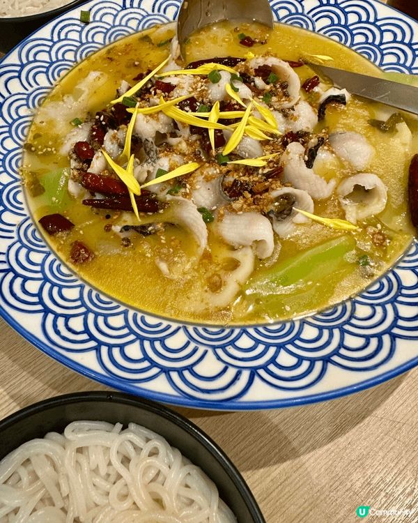 我每個星期都會出去食我至愛嘅酸菜魚，呢間位於馬鞍山嘅「小娘酸...