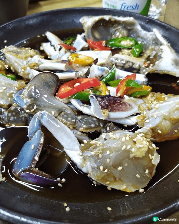這道菜稱為醬蟹(Gejang)，是一種韓國傳統海鮮料理，主要...