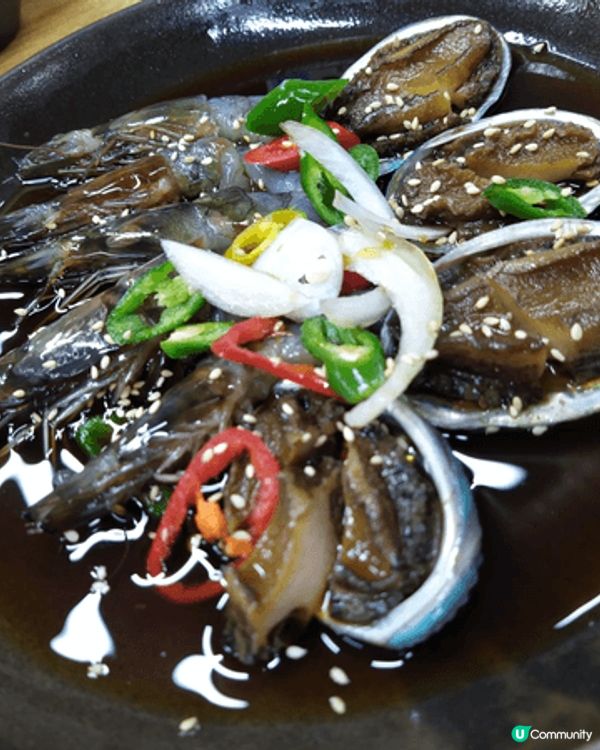 這道菜稱為醬蟹(Gejang)，是一種韓國傳統海鮮料理，主要...