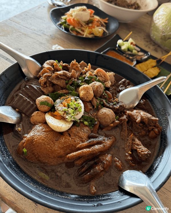 位於芭堤雅一間小店的巨無霸船麵，只售299泰銖 (大約$74...