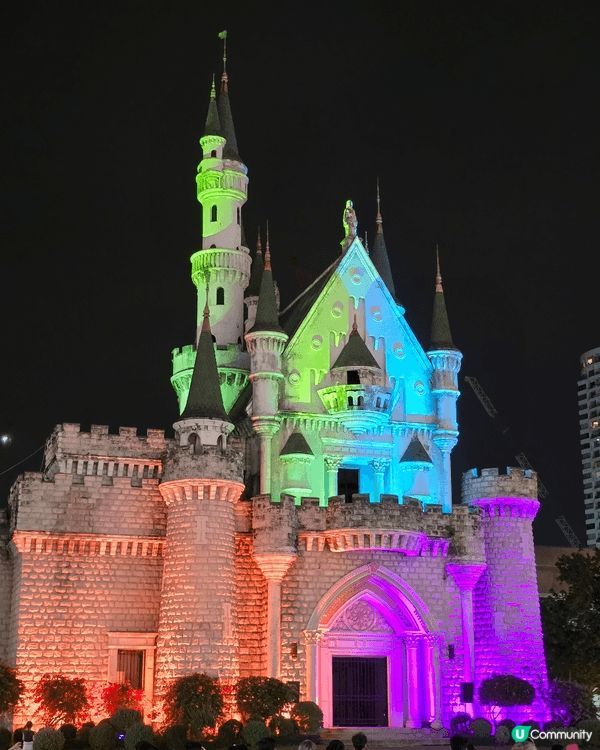 泰國曼谷城堡夜市，地點方便由bts 站行過去都好近還境算乾淨...