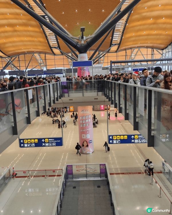 當日是2025年12月25號聖誕節經港珠澳大橋去珠海，多人到...